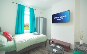 Cosy Family Home W/Wi-Fi, Parking, Self Check-In