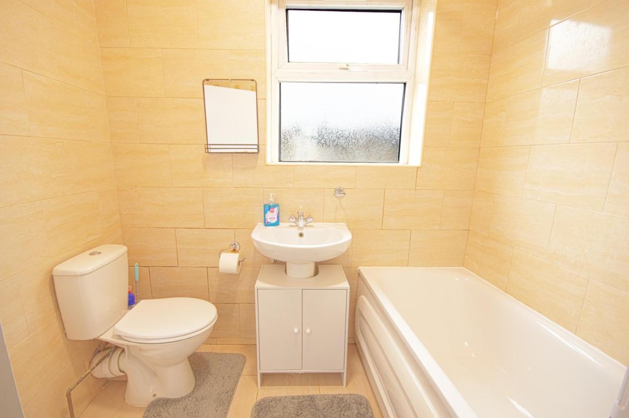 Cosy Family Home W/Wi-Fi, Parking, Self Check-In London Exterior photo
