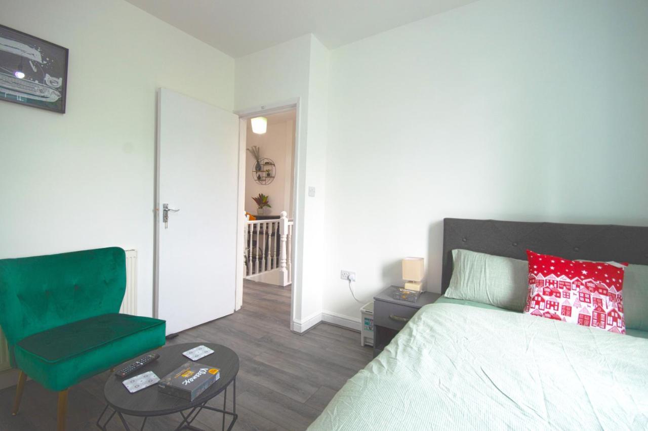 Cosy Family Home W/Wi-Fi, Parking, Self Check-In London Exterior photo