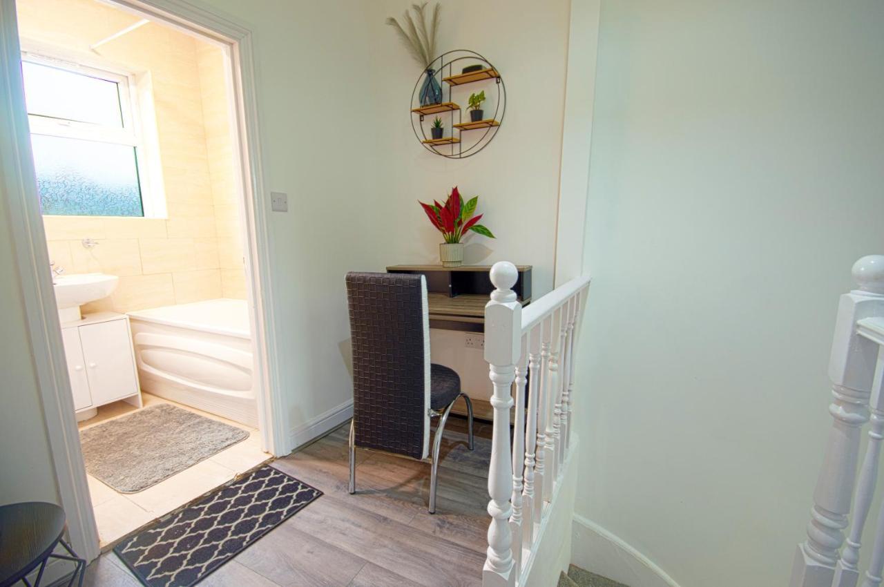 Cosy Family Home W/Wi-Fi, Parking, Self Check-In London Exterior photo