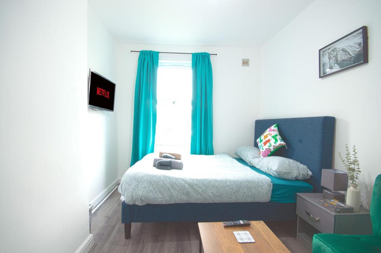 Cosy Family Home W/Wi-Fi, Parking, Self Check-In London Exterior photo