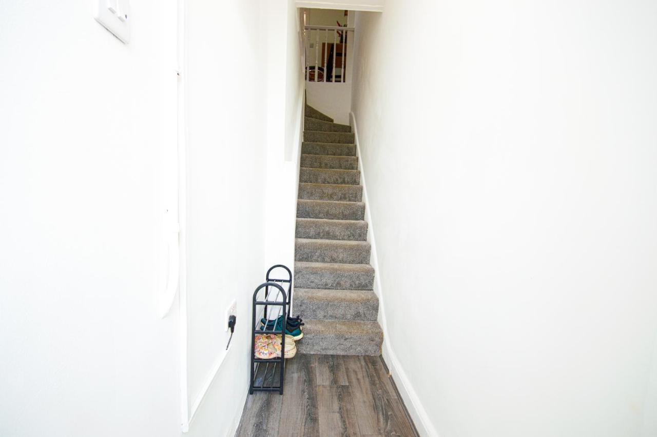 Cosy Family Home W/Wi-Fi, Parking, Self Check-In London Exterior photo