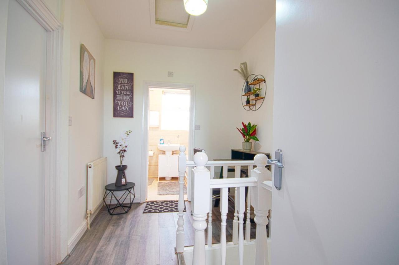 Cosy Family Home W/Wi-Fi, Parking, Self Check-In London Exterior photo