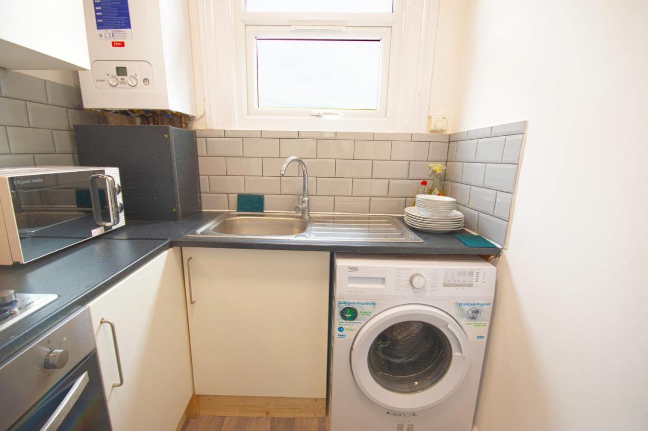 Cosy Family Home W/Wi-Fi, Parking, Self Check-In London Exterior photo